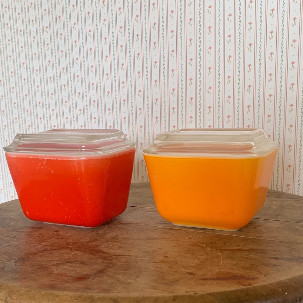 Vintage PYREX refrigerator dish set of 2